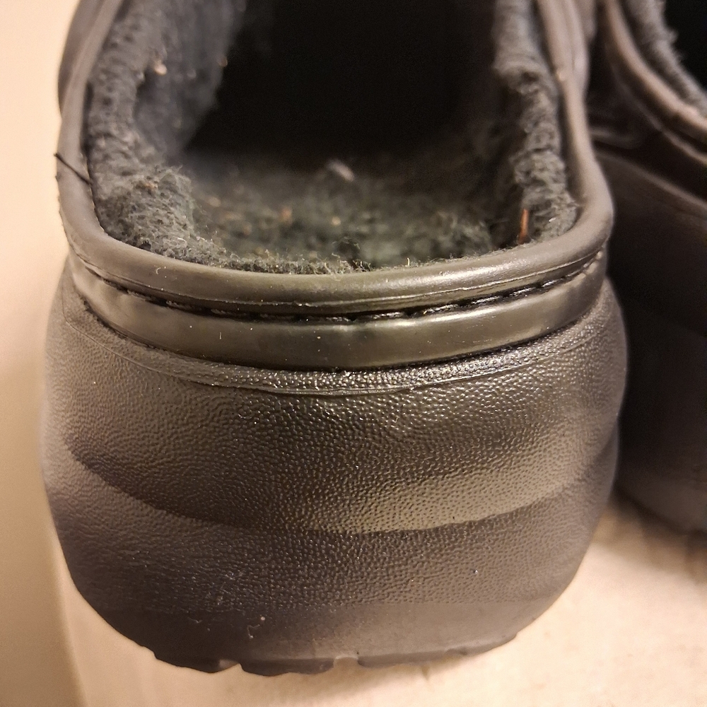 CROCS Black Classic Clogs - Picture 7 of 16